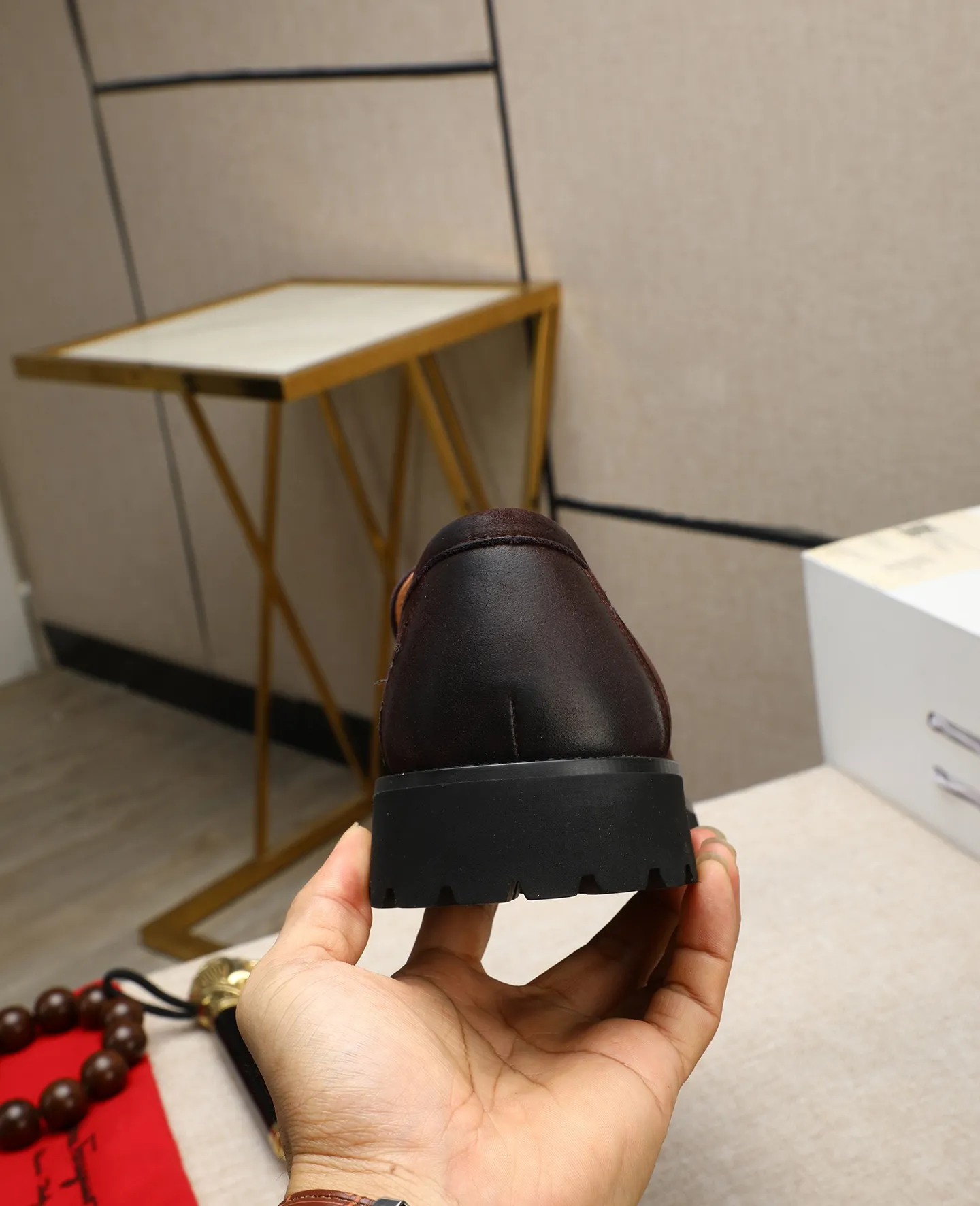Men's shoes 💰520 📛📛(water-dyed cow lining) Salvatore Ferragamo high-end (Salvatore Ferragamo) is the world's top luxury footwear brand. It comes from the fashion kingdom of Italy. It is famous all over the world for its traditional handmade design and novel styles... 🚶🏻🚶🏻New suit shoes are on sale simultaneously at the counter. This model is purely handmade. The fabric is imported Italian calfskin➕soft water-dyed cowhide lining. Original authentic outsole🌀🌀Size: 38➖44.